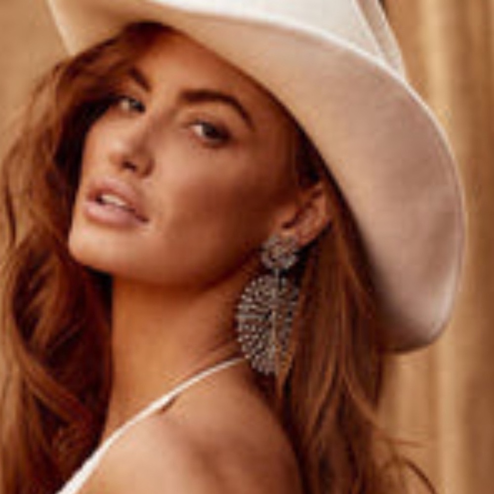 WHITE COWGIRL HAT FROM 12TH TRIBE